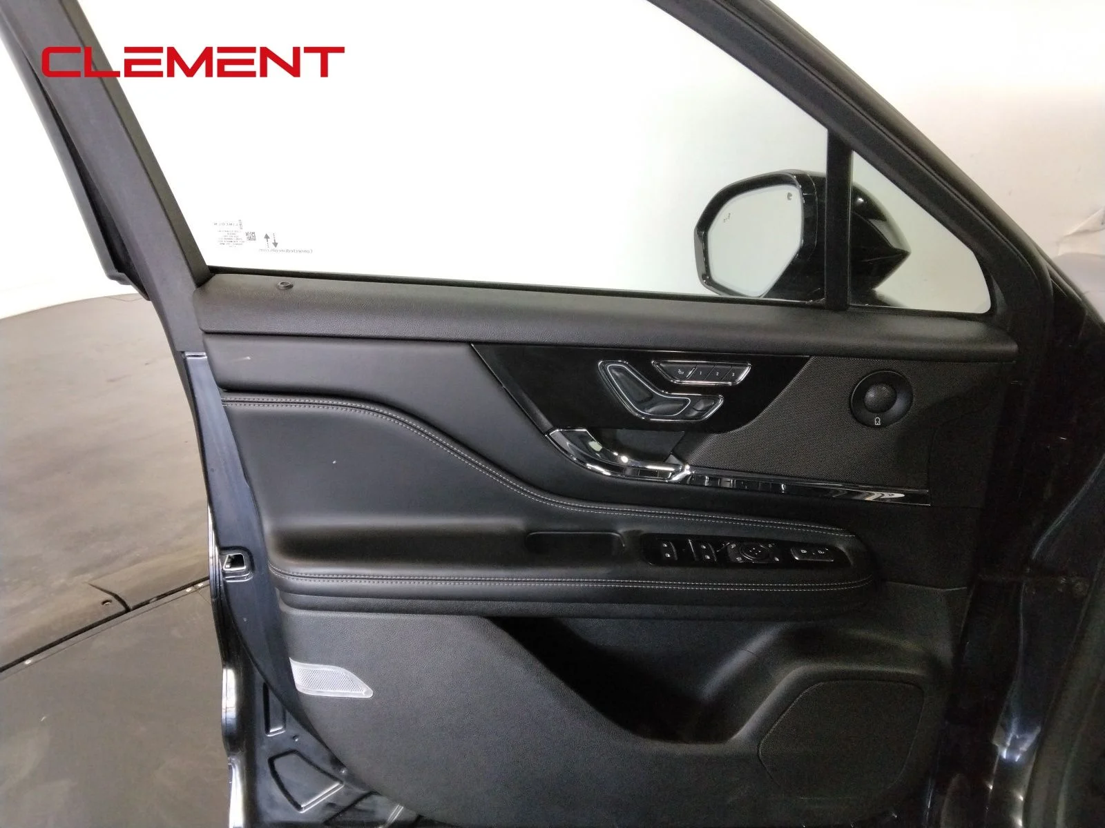 Used 2021 Black Lincoln Grand Touring image 33