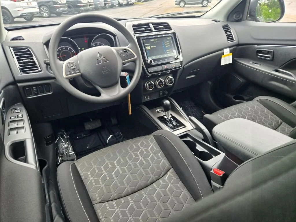 New 2027 Gray Mitsubishi 2.0 ES AWC image 14