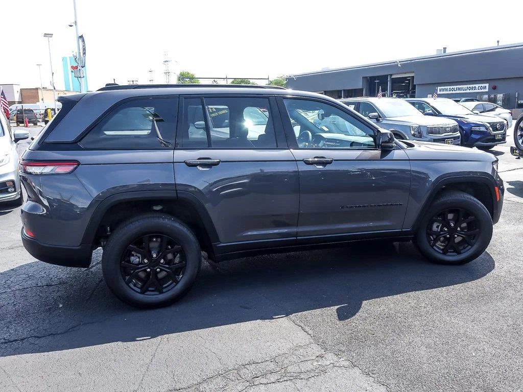 Used 2024 Baltic Gray Metallic Clearcoat Jeep Altitude X image 10
