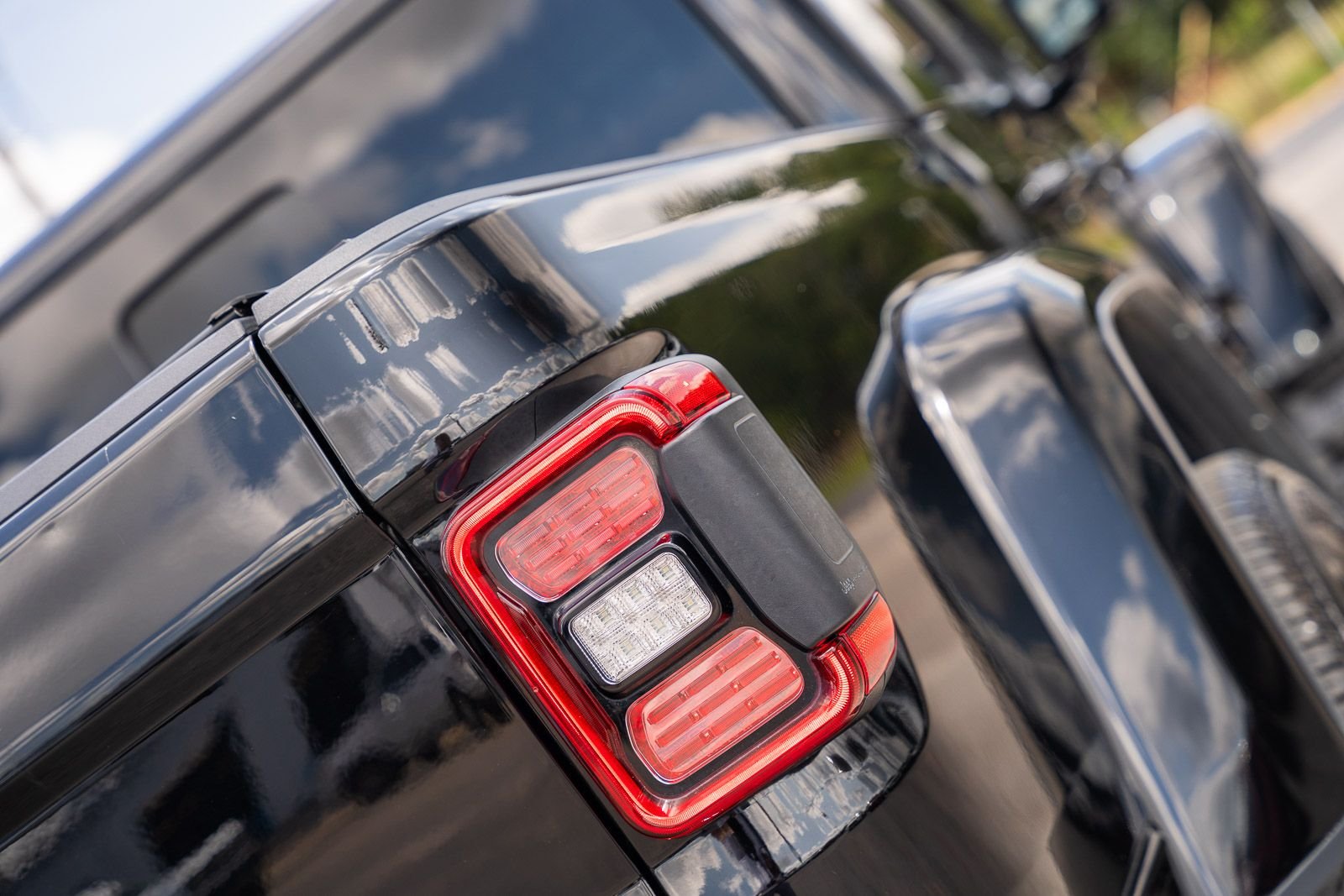 Used 2023 Black Jeep Overland image 15