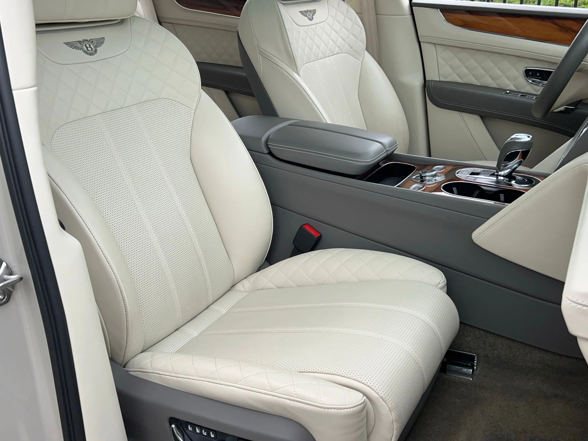 Used 2018  Bentley W12 image 40