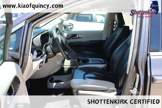 Used 2022 Granite Chrysler Touring L image 10