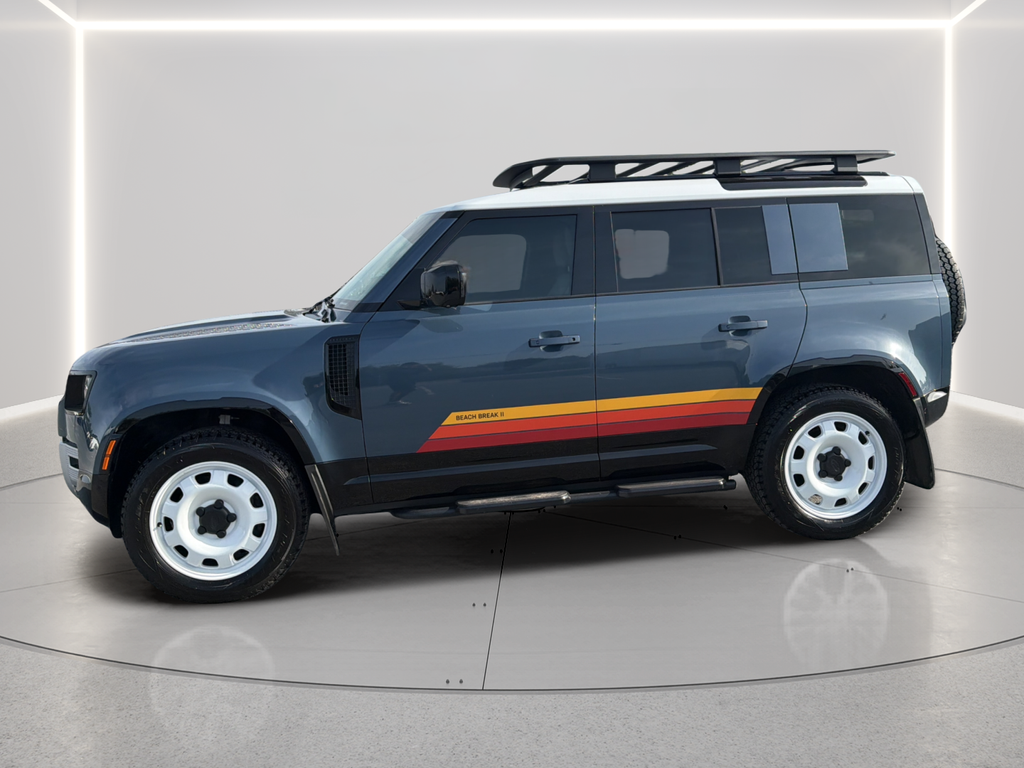 Used 2025 Tasman Blue Metallic Land Rover S image 13