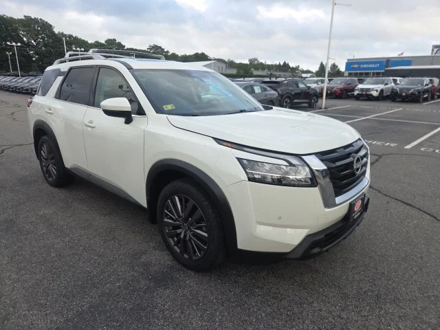 Used 2023 White Nissan SL image 3