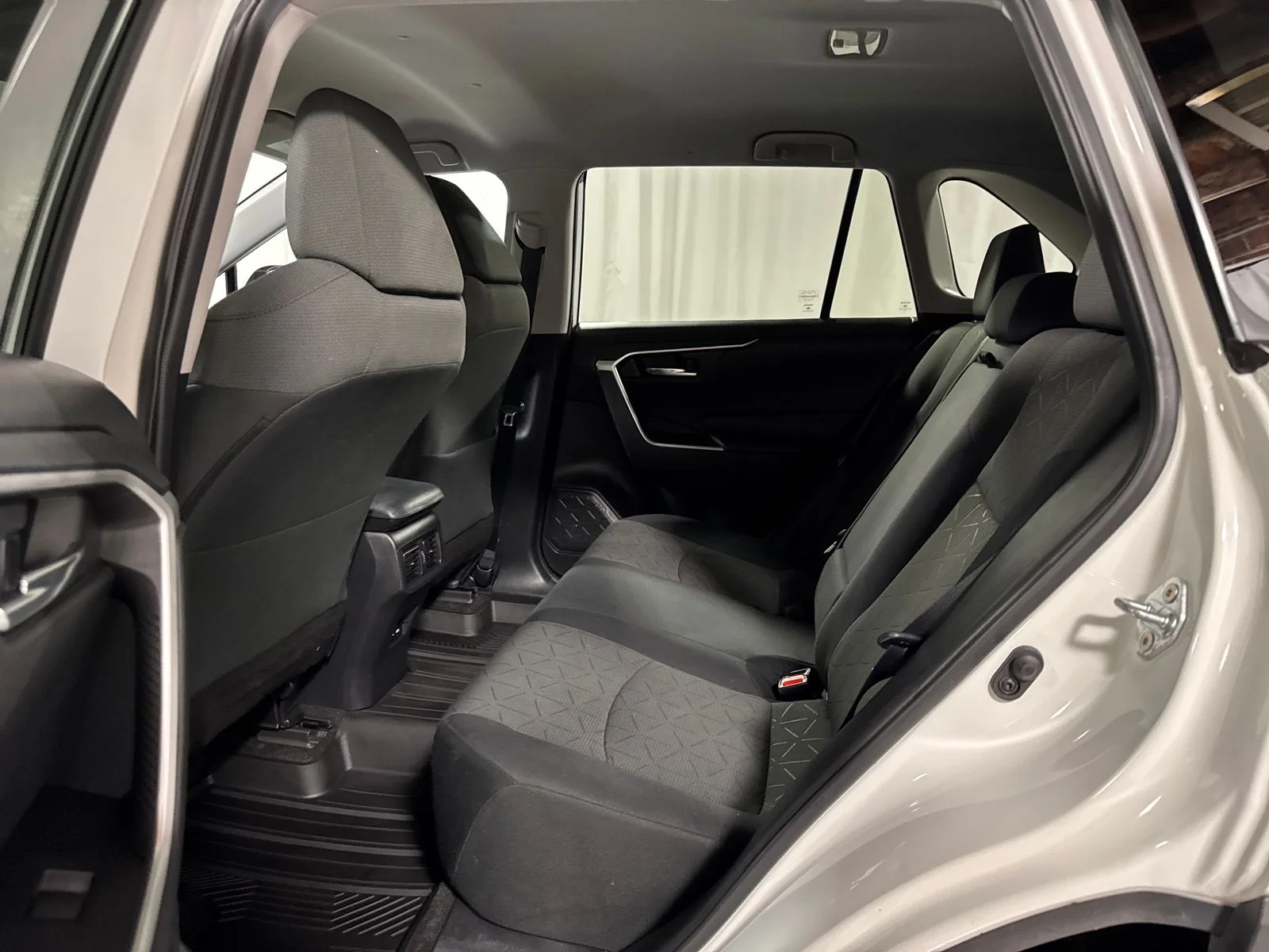 Used 2021 White Toyota XLE image 5