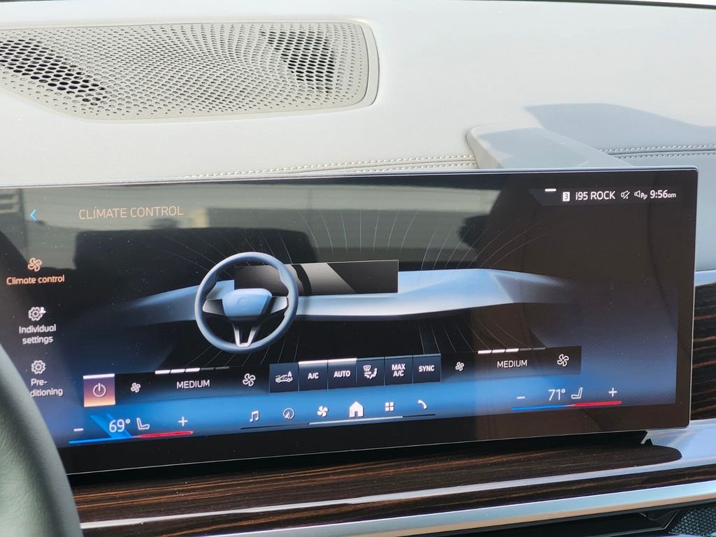 New 2026 White BMW xDrive40i image 22