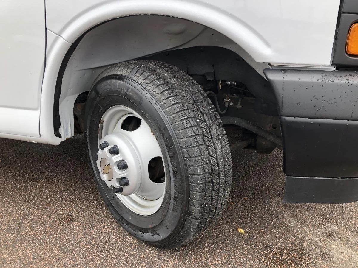 Used 2023 White Chevrolet 3500 Van 177 image 9
