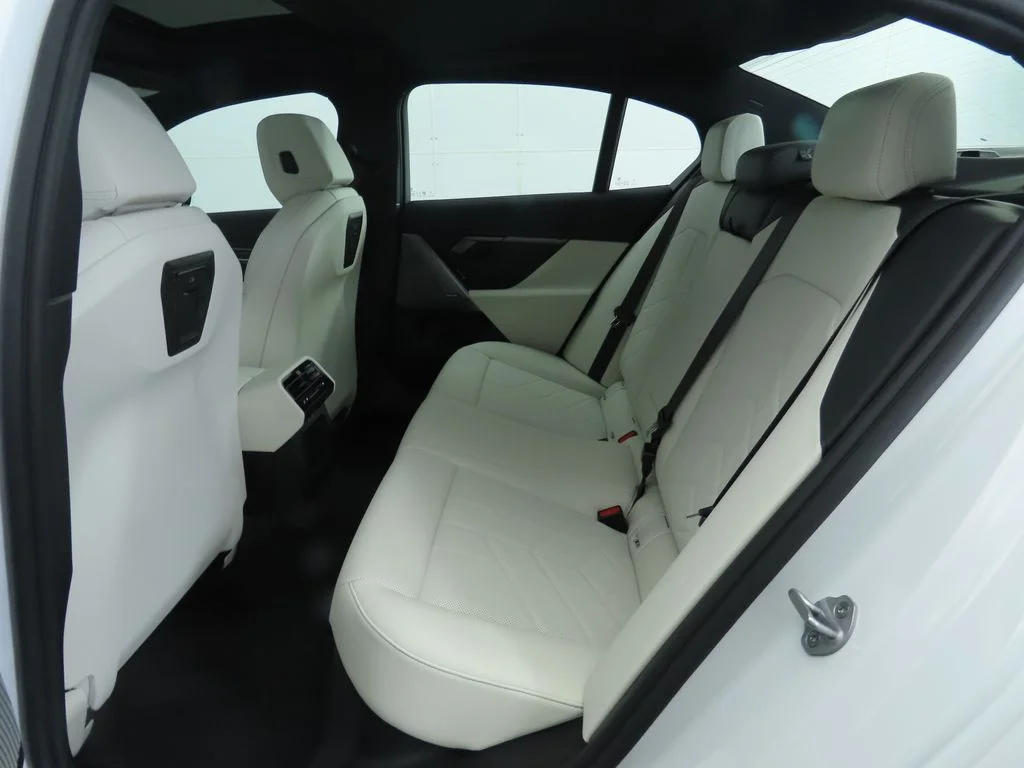 2026 BMW i5 40 - Photo 23