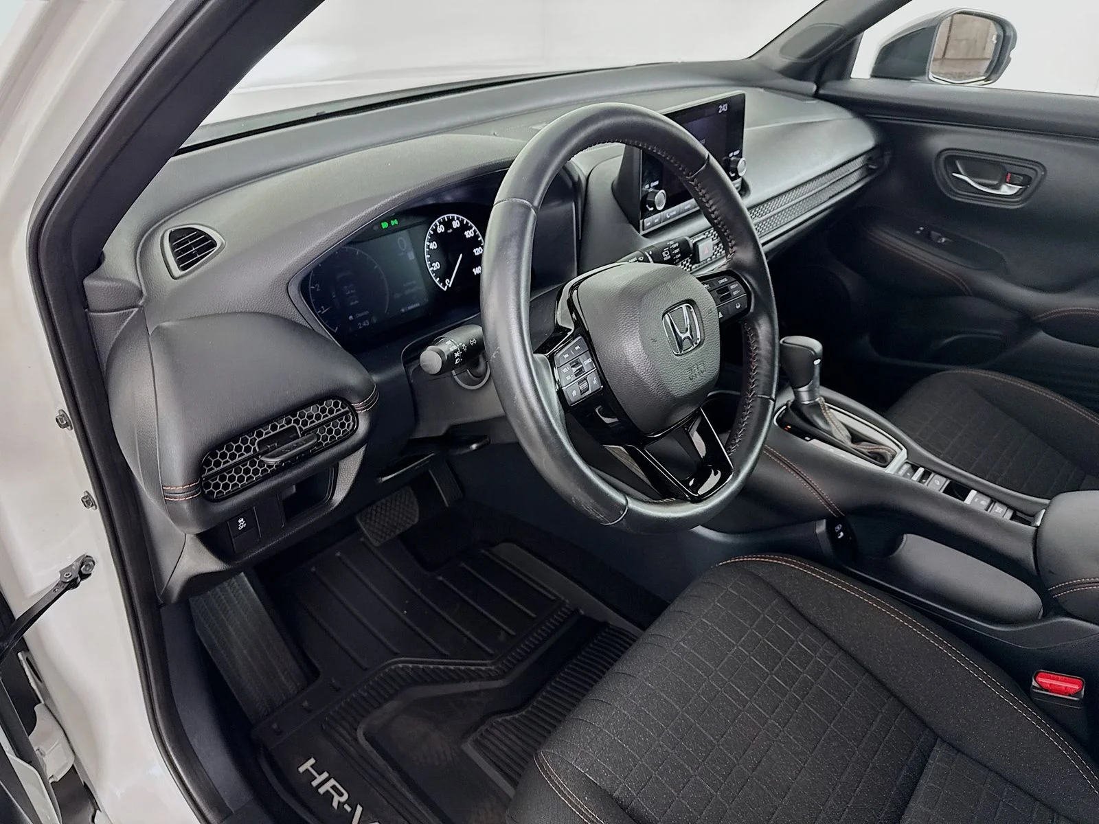 Used 2024  Honda Sport image 9