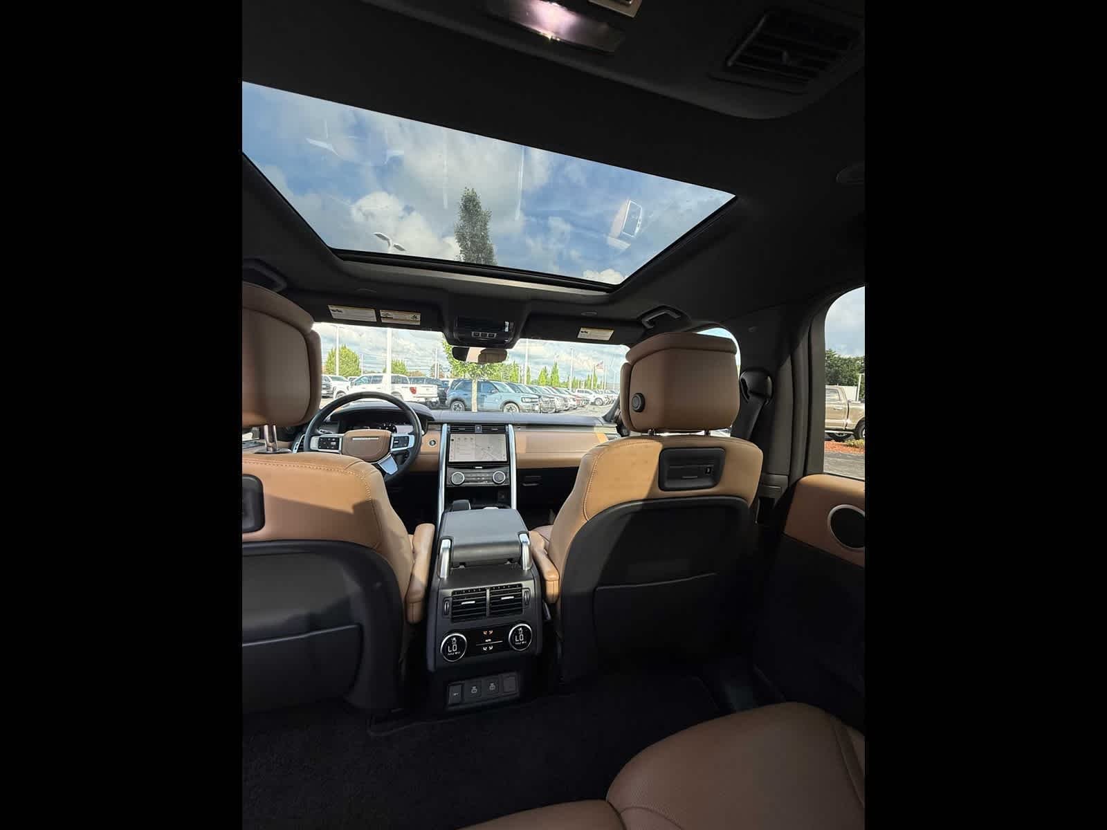 Used 2024 Charente Grey Premium Metallic Land Rover Metropolitan Edition image 13