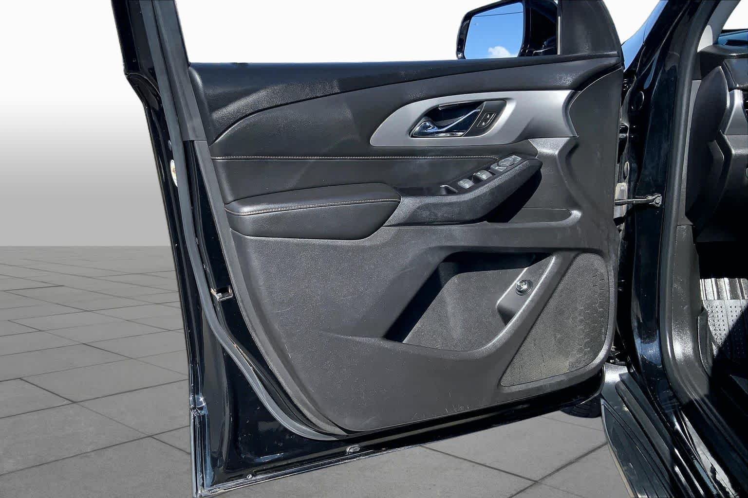 Used 2018 Mosaic Black Metallic Chevrolet LT Cloth image 21
