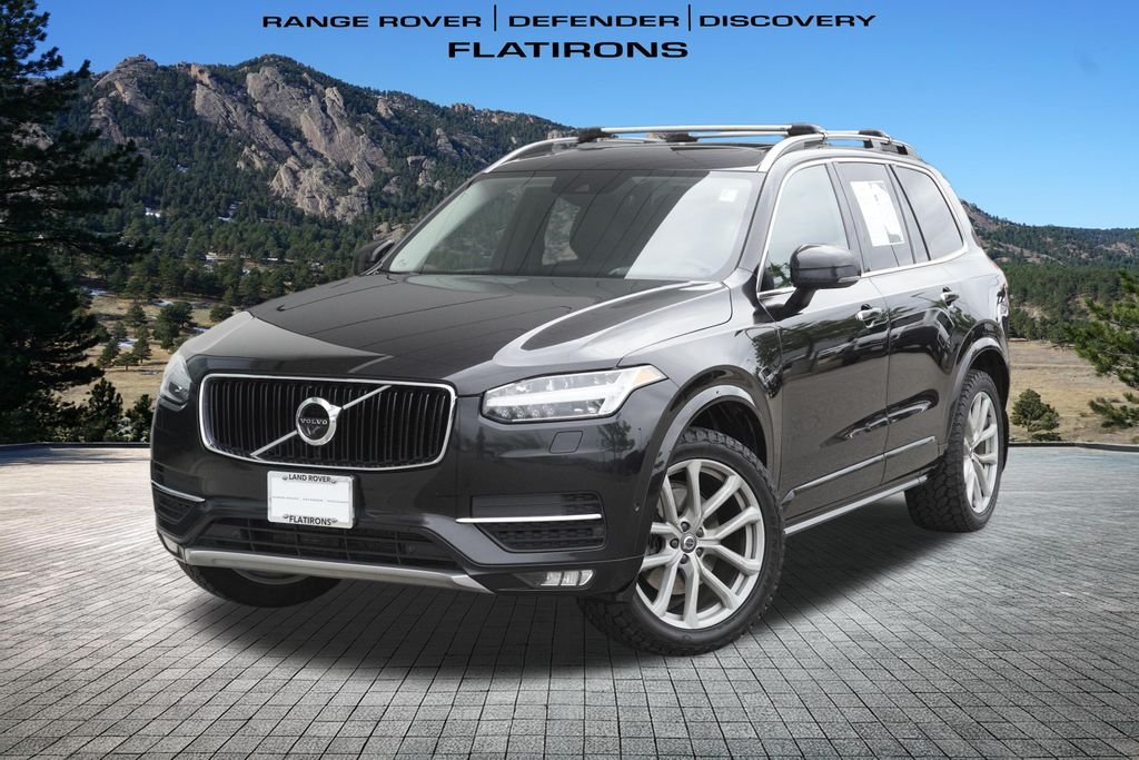 2017 Volvo XC90 T6 AWD Momentum's photo