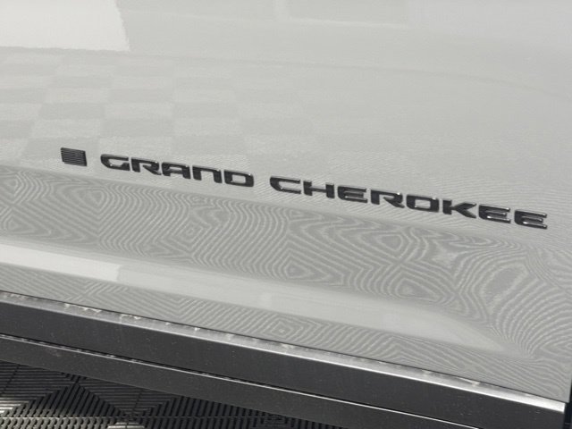 New 2027 Gray Jeep Altitude image 3