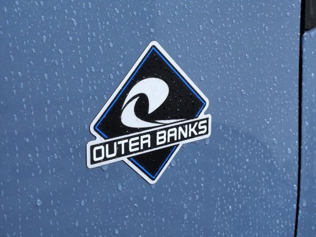 Used 2025 Gray Ford Outer Banks image 9