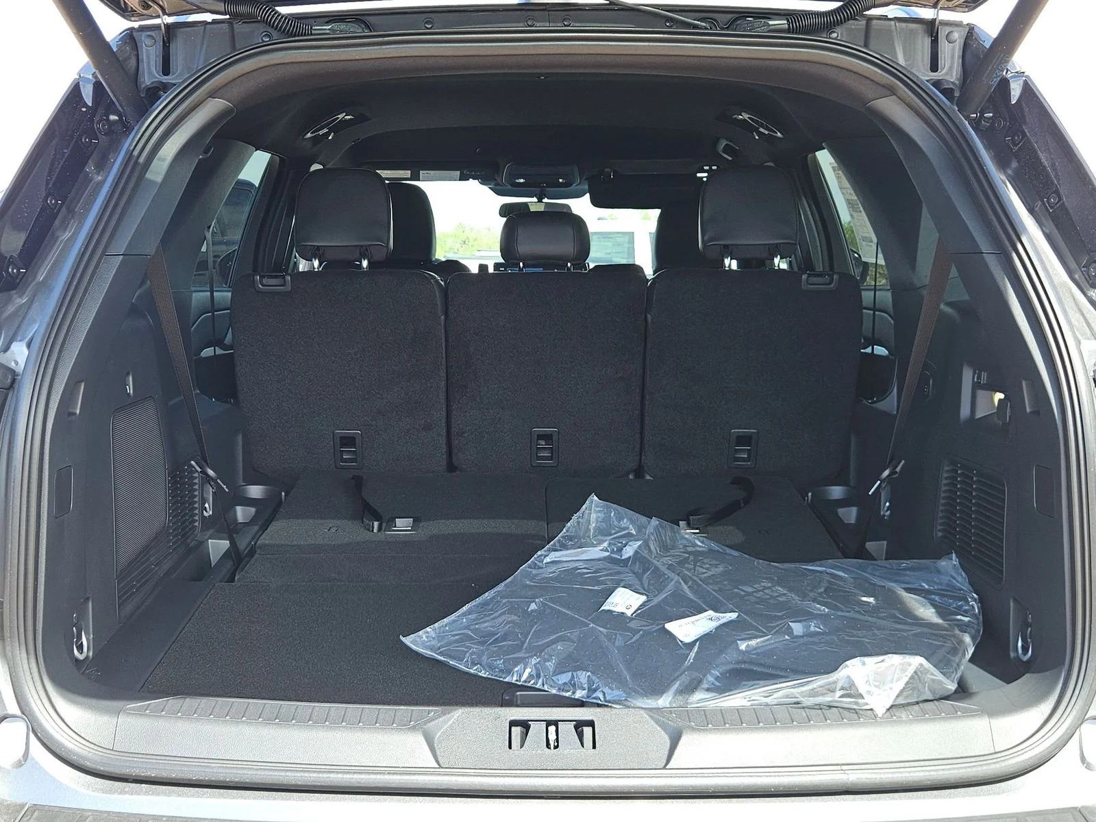 New 2026 Carbonized Gray Metallic Ford ST-Line image 6