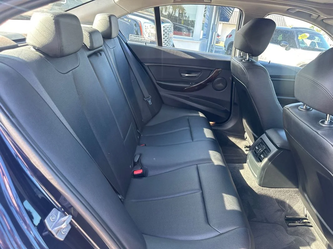 Used 2014  BMW xDrive image 29