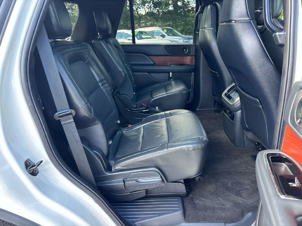 Used 2022 White Lincoln Reserve image 22