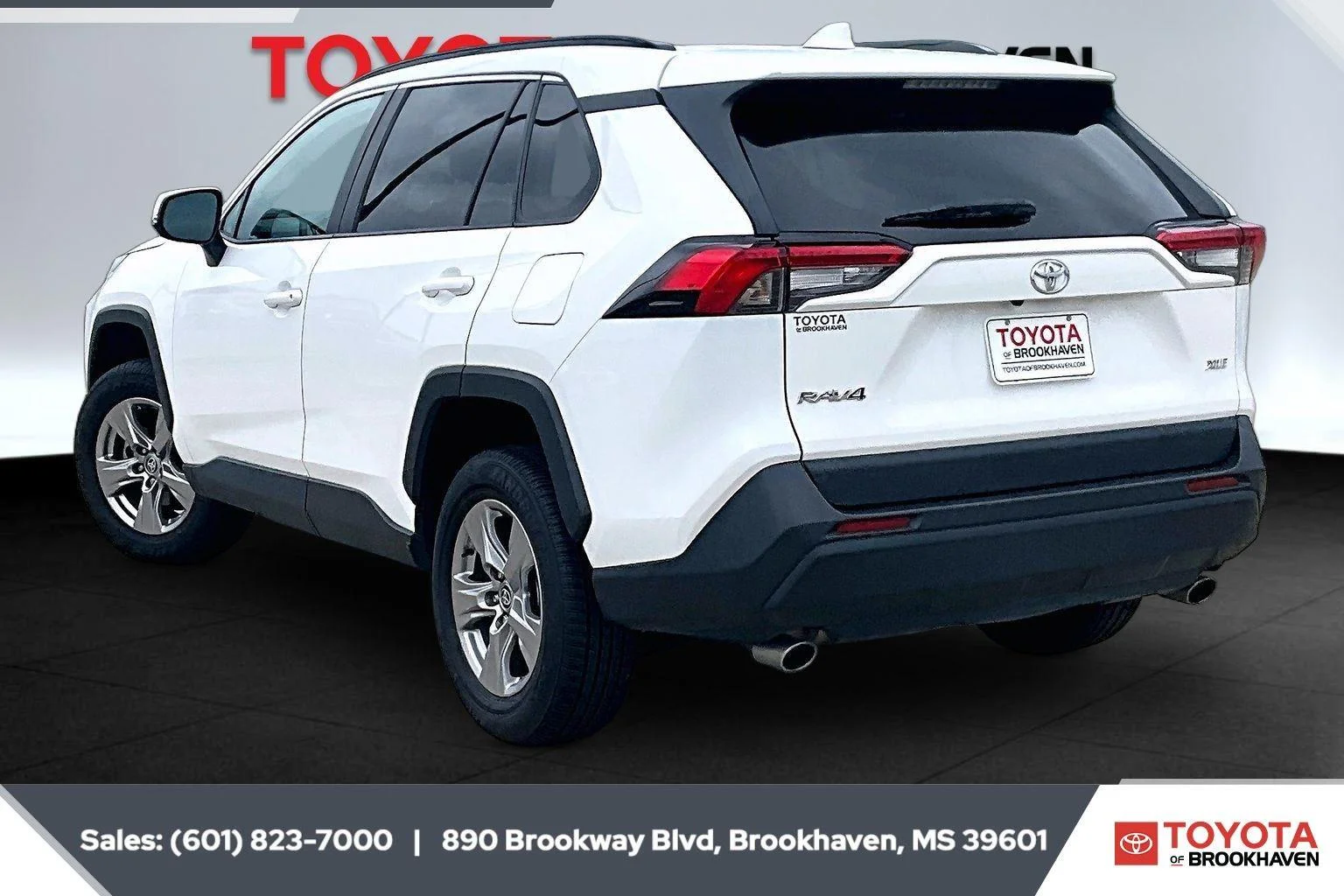 Used 2024 Ice Cap Toyota XLE image 2