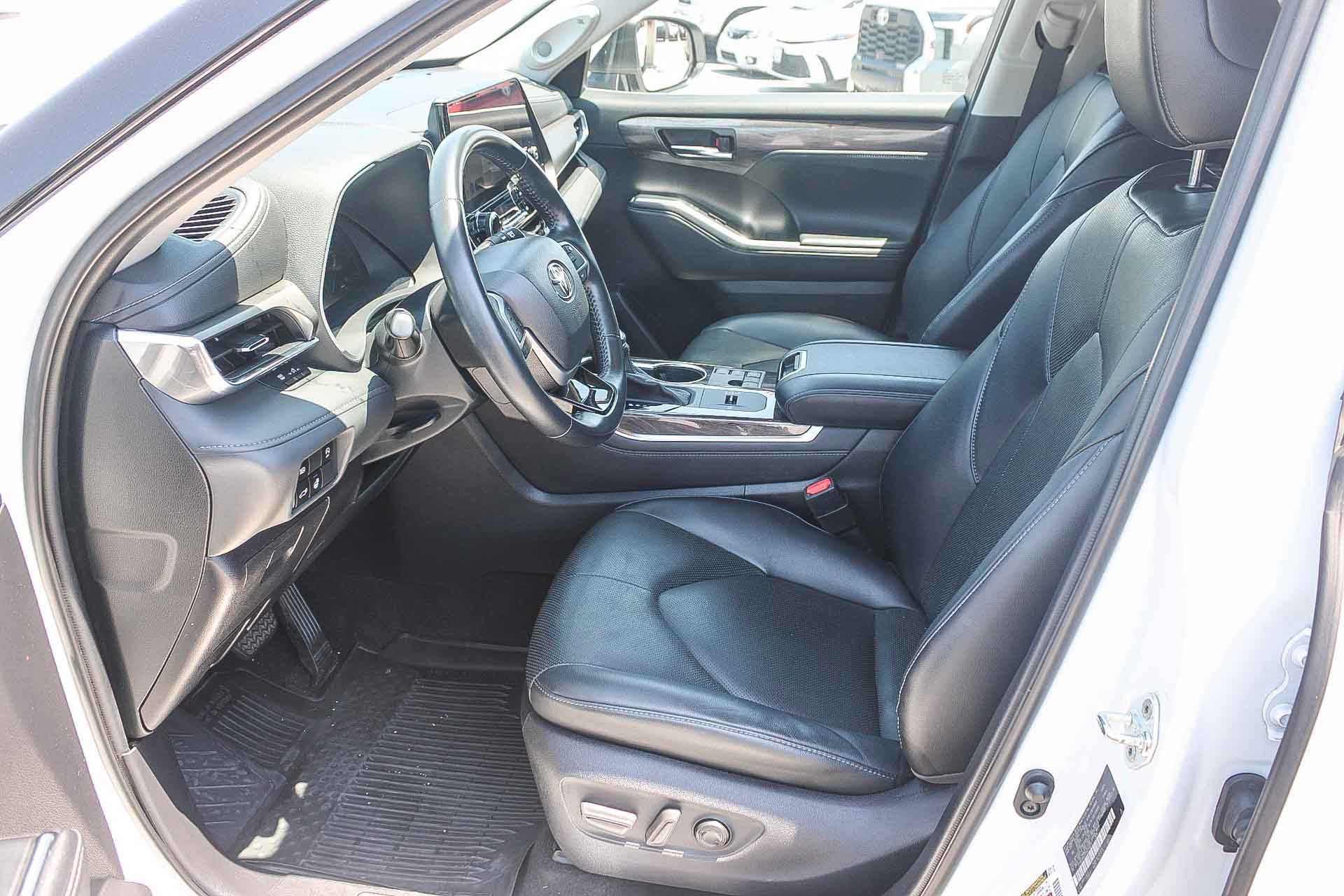 Used 2023 Wind Chill Pearl Toyota Limited image 18