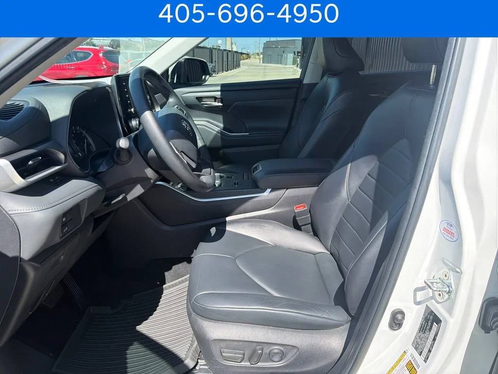 Pre-Owned 2022 Toyota Highlander XLE