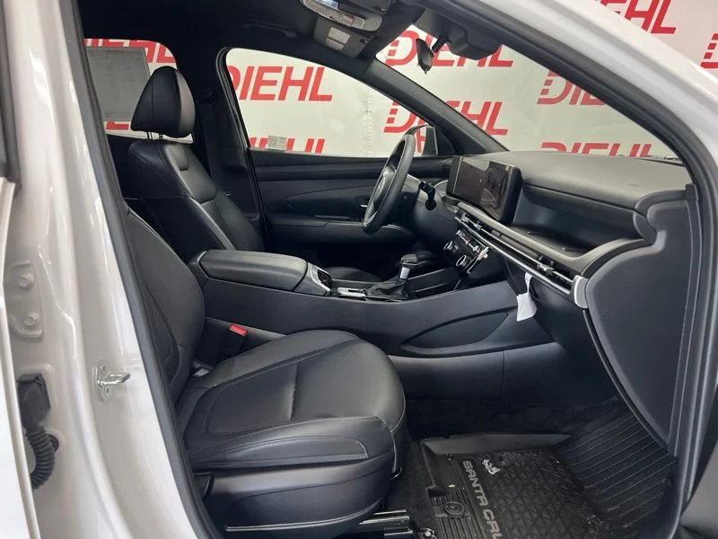 Used 2025 White Hyundai SEL image 12