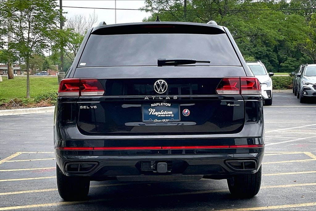 Used 2023 Black Volkswagen 3.6L V6 SEL R-Line image 4