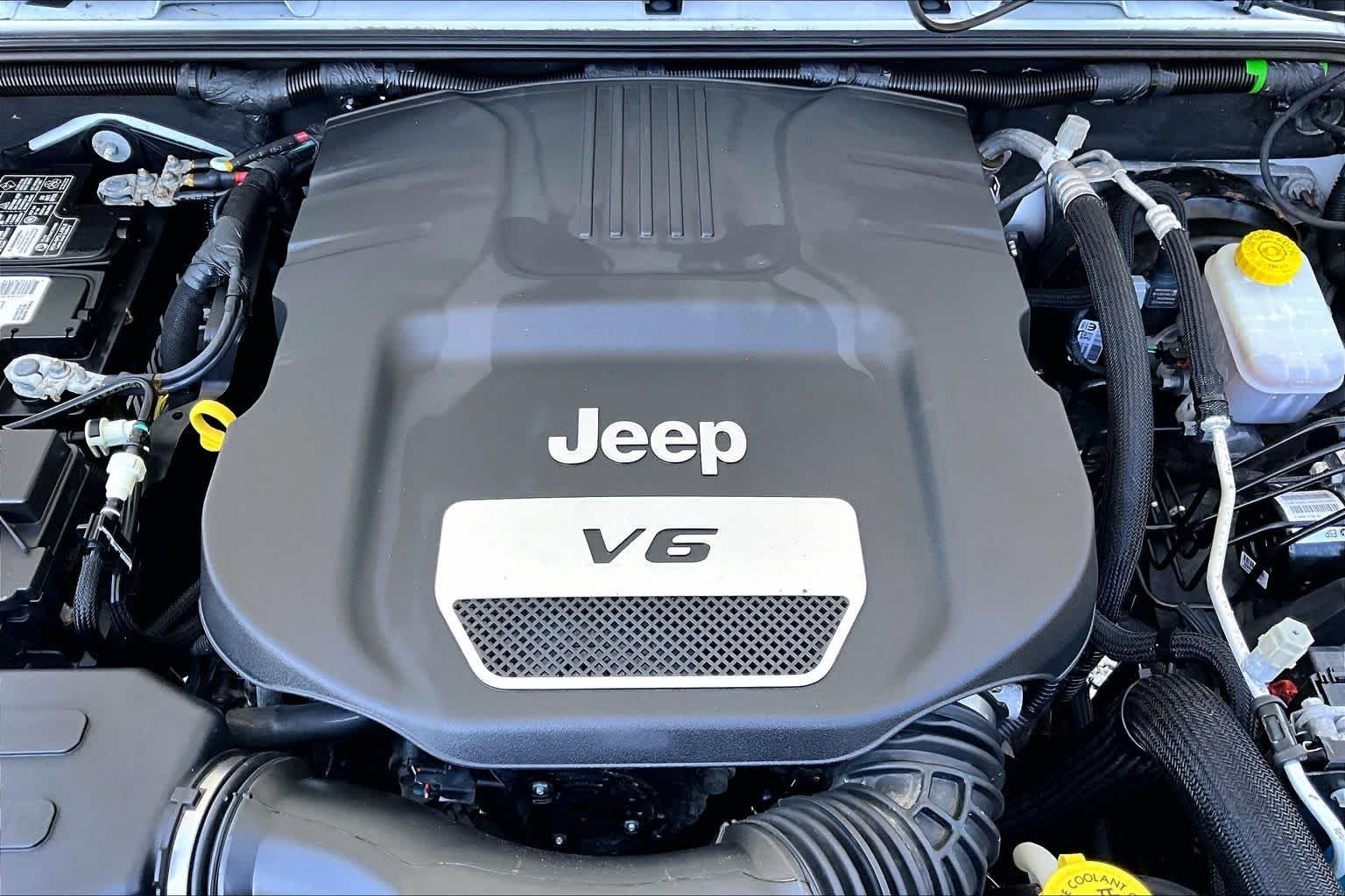 Used 2017 Bright White Clearcoat Jeep Sport image 33