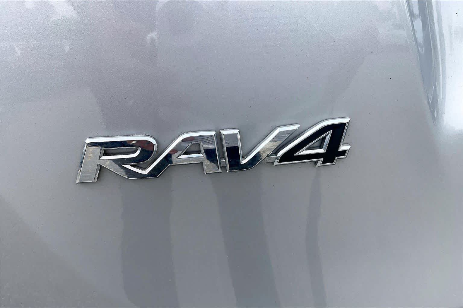 Used 2016 Silver Sky Metallic Toyota Limited image 17