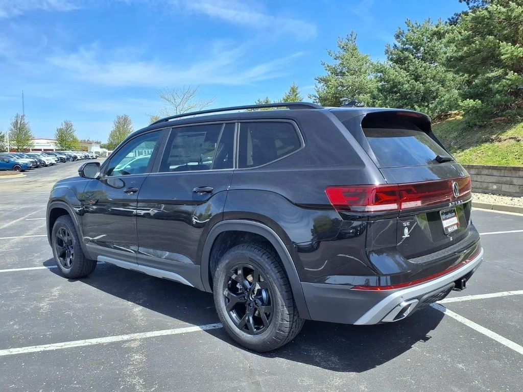 New 2026 Deep Black Pearl Volkswagen 2.0T Peak Edition image 4