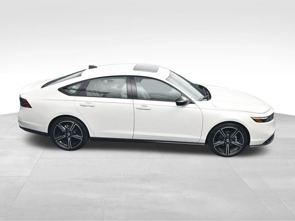 Certified Used 2026 Platinum White Pearl Honda SE image 33