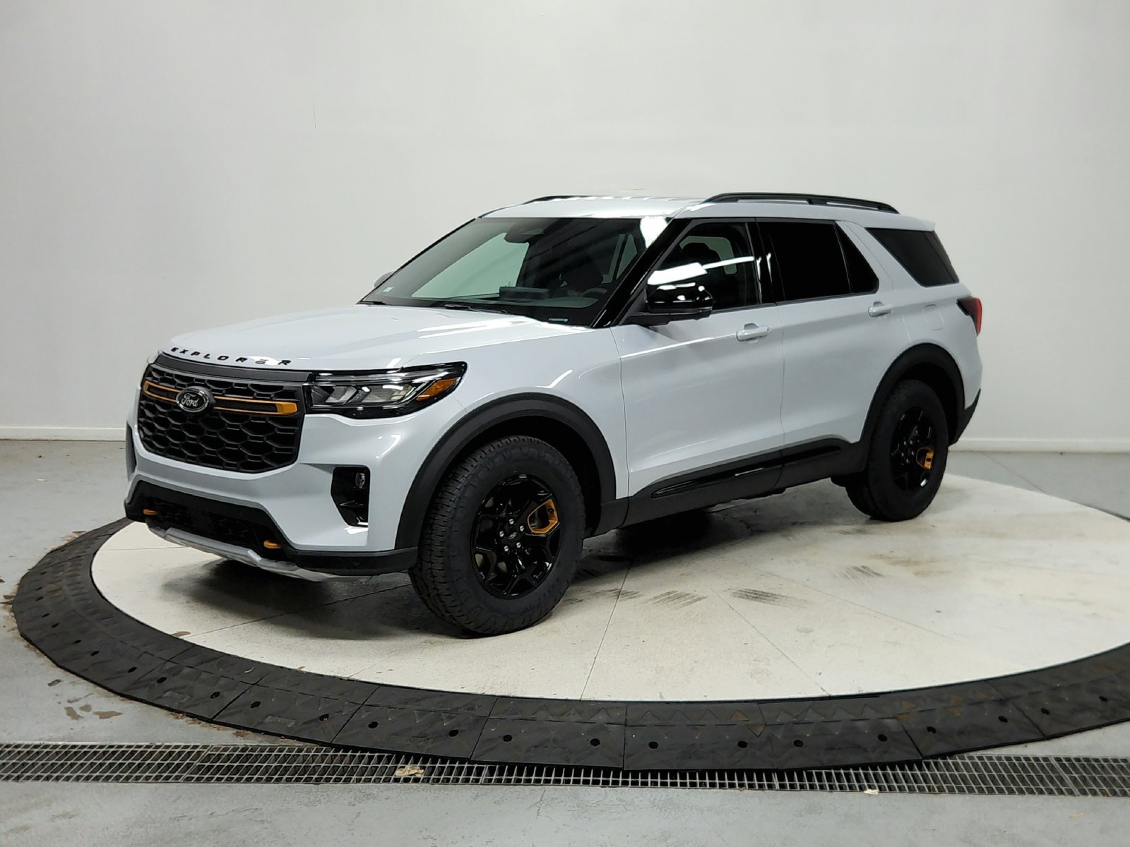 New 2026 Space White Metallic Ford Tremor® image 4