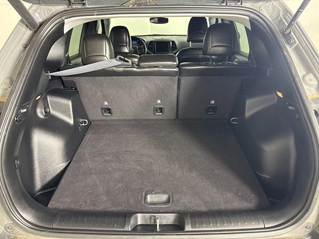Used 2021 Gray Jeep Latitude Lux image 20
