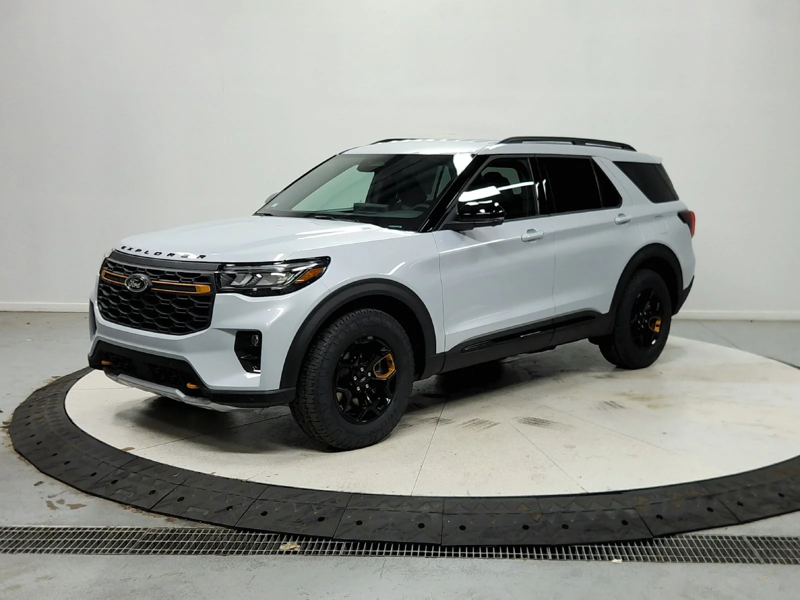 New 2026 White Ford Tremor image 4