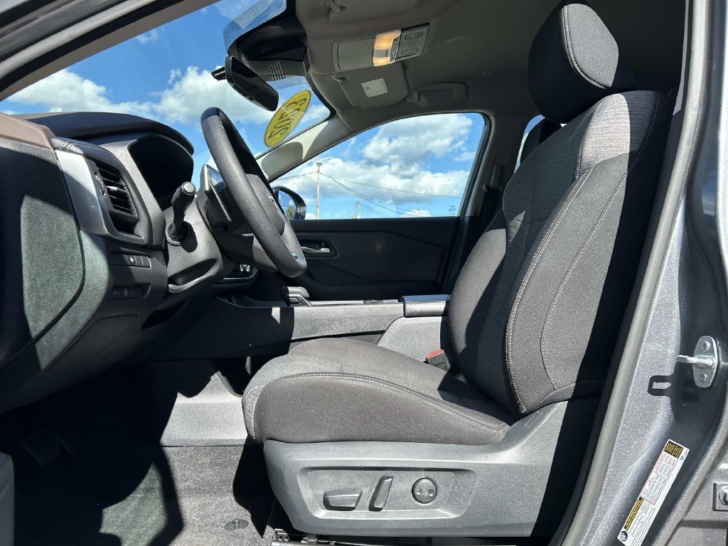Used 2023 Gray Nissan SV image 13