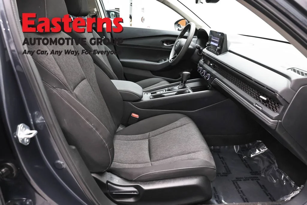 Used 2025 Gray Honda SE image 23