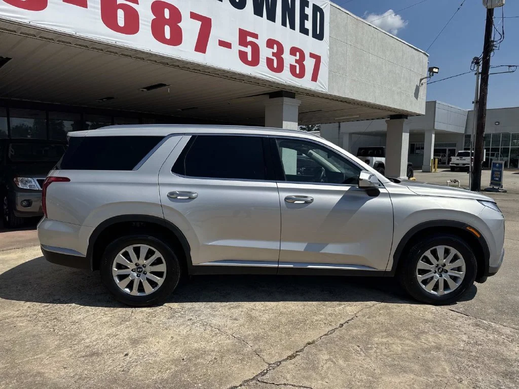 Used 2025 Silver Hyundai SEL image 13