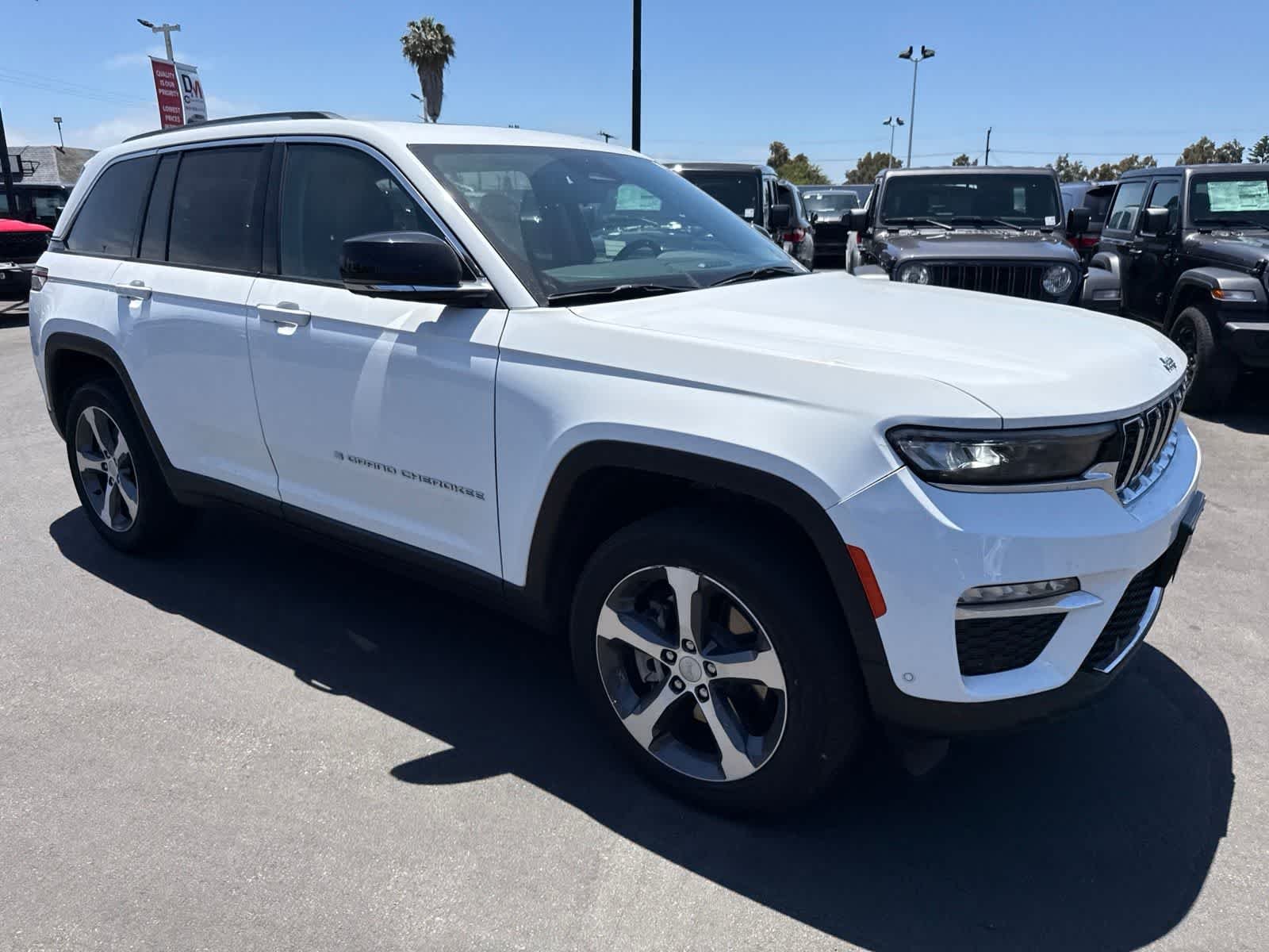 Used 2023 Bright White Clearcoat Jeep  image 11