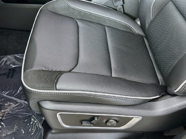 New 2027 Granite Crystal Metallic Clear-Coat Exterior Paint RAM Laramie image 19