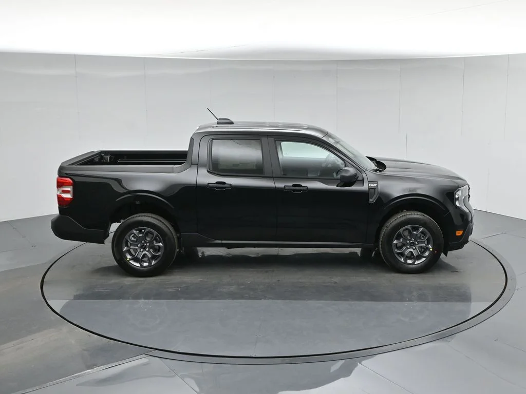 New 2026 Shadow Black Ford XLT image 37