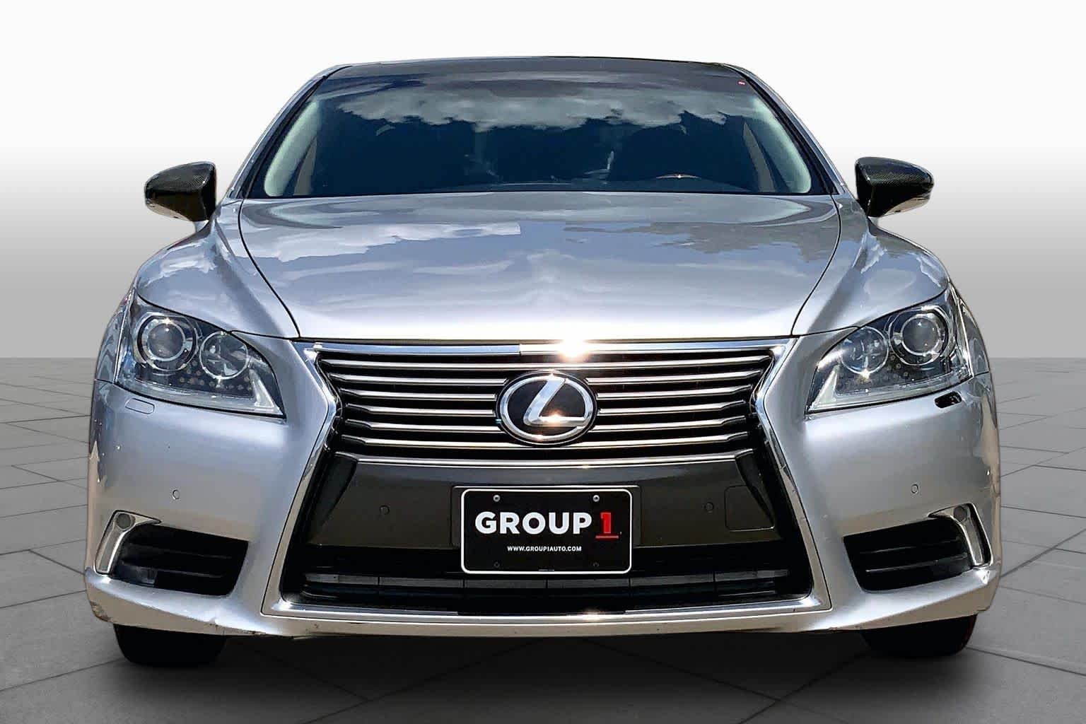 Used 2015 Liquid Platinum Lexus  image 4