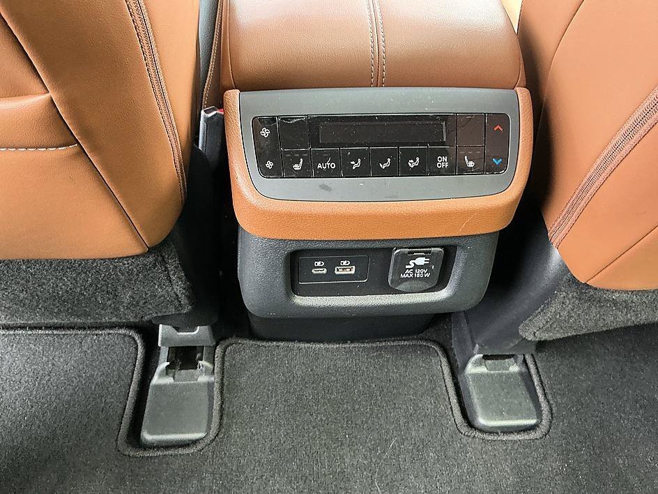 Used 2024 Super Black Nissan Platinum image 25