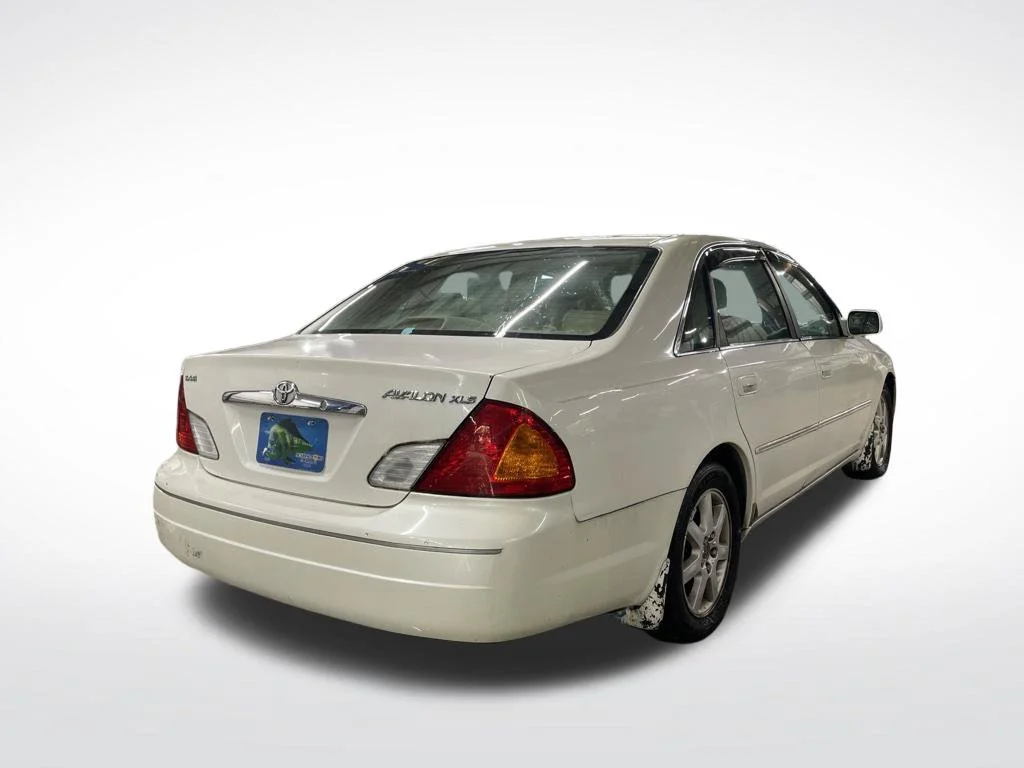 Used 2002 White Toyota XL image 6