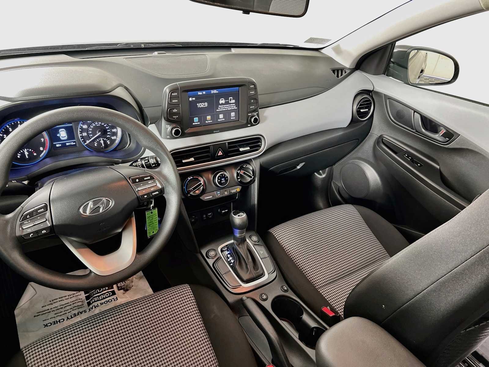 Used 2020 Ultra Black Hyundai SE image 24