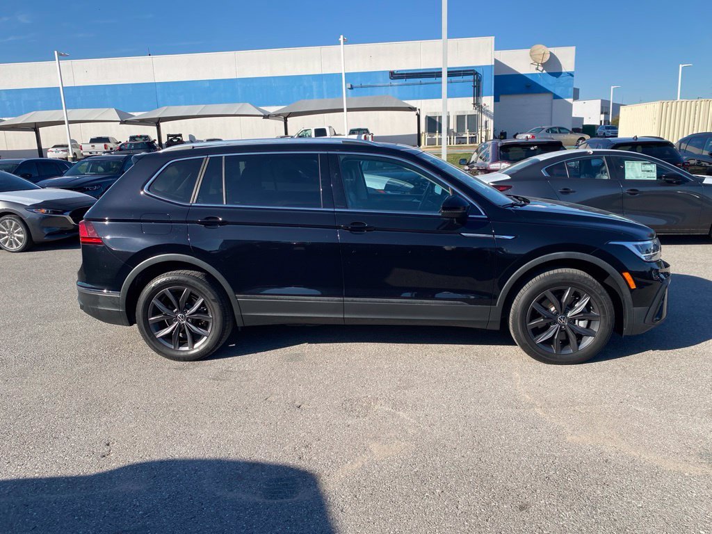 Used 2023 Black Volkswagen 2.0T SE image 4