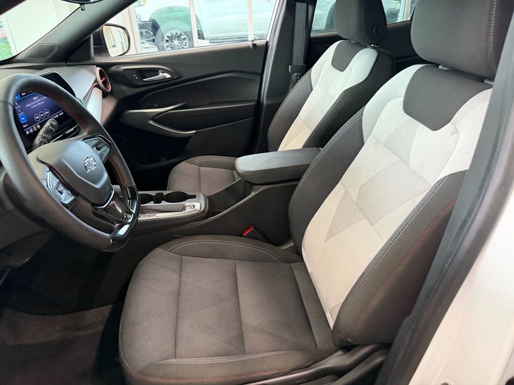 Used 2024 White Chevrolet 1RS image 7