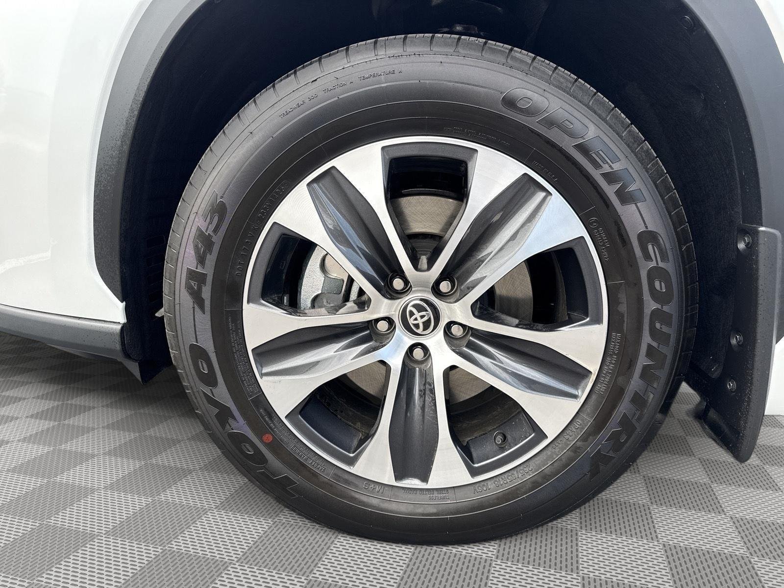 Used 2026 Wind Chill Pearl Toyota Hybrid XLE image 17