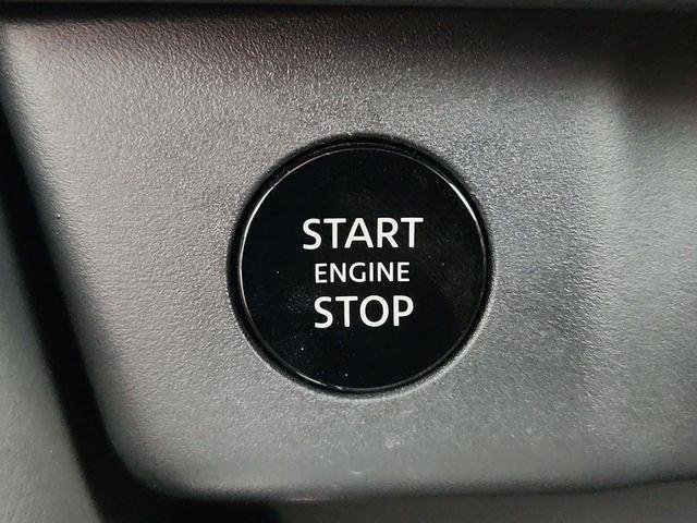 Used 2025  Nissan SL image 17