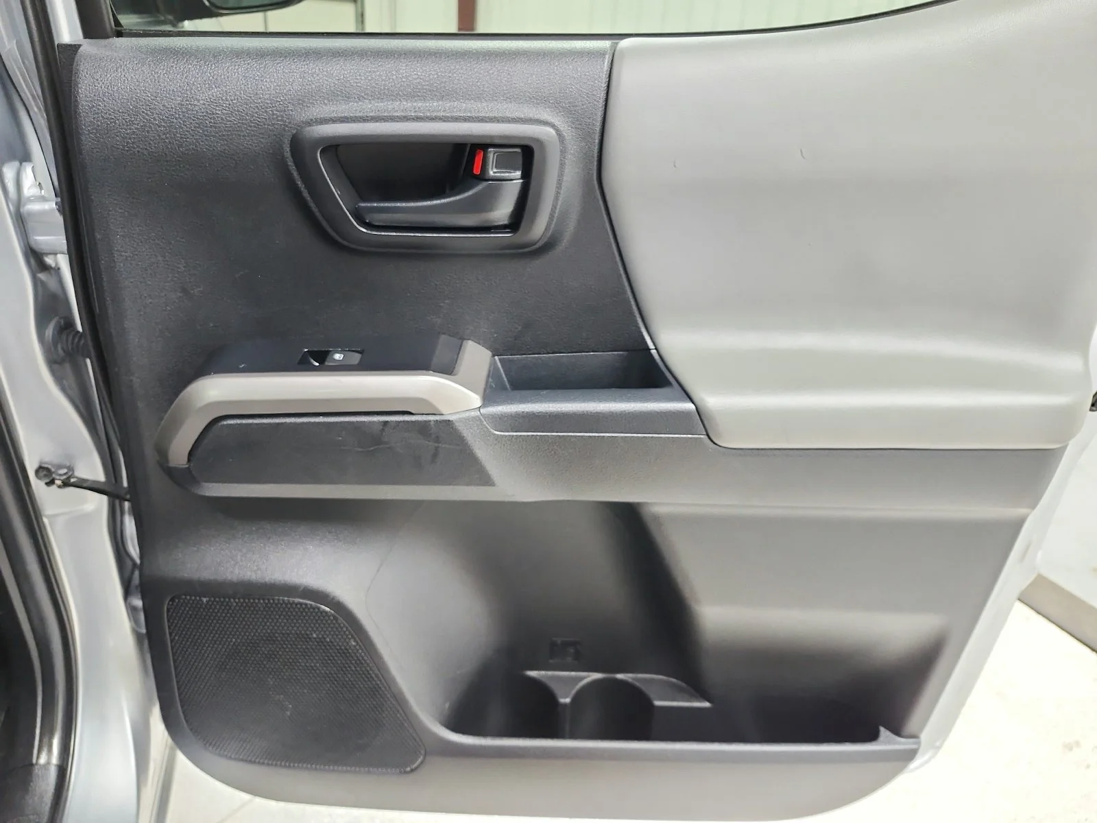 Used 2022 Silver Toyota SR5 image 37