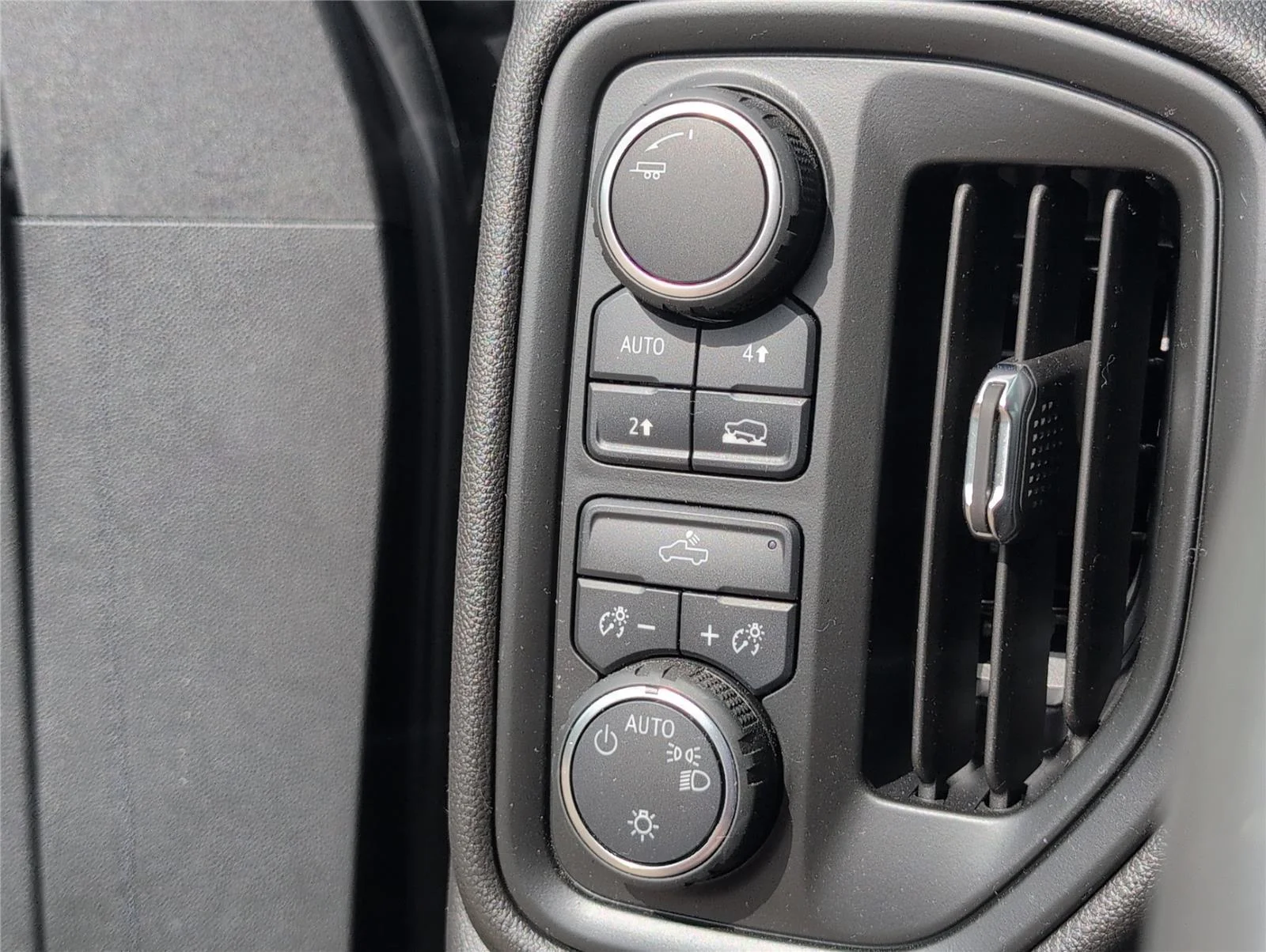 Used 2025 Black Chevrolet Custom image 24