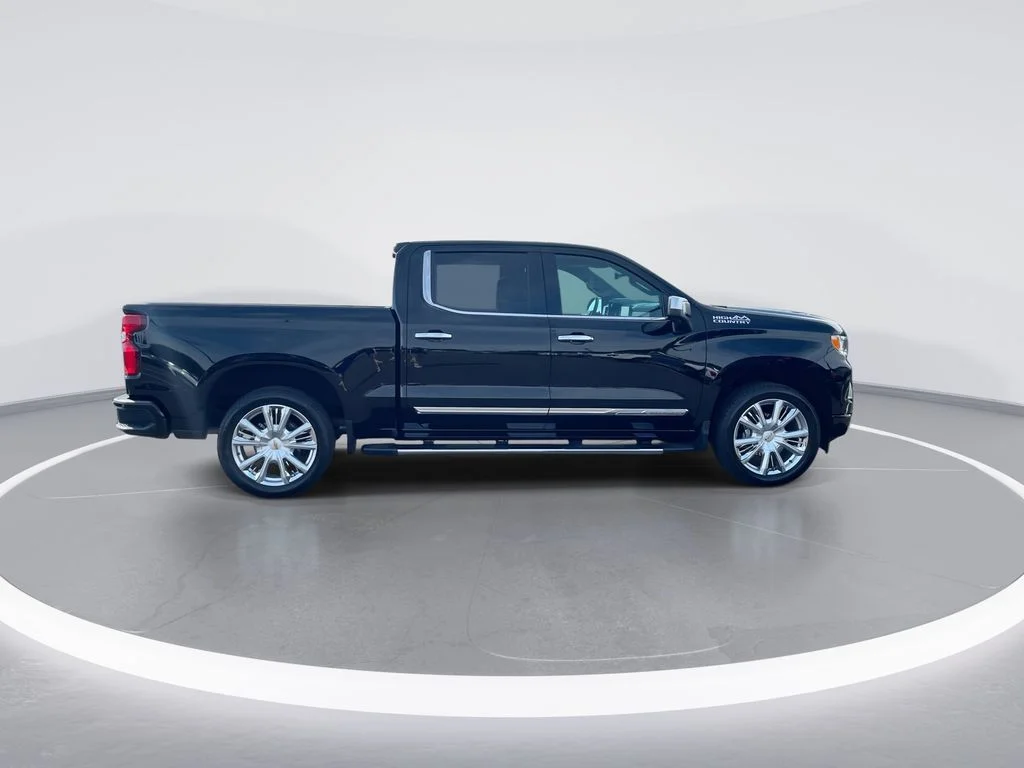 Used 2025 Black Chevrolet High Country image 9
